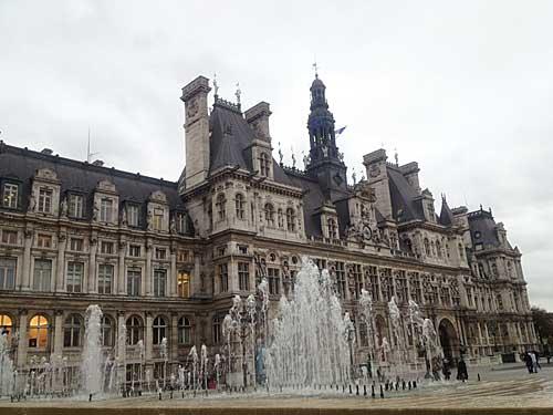 Place de l'Hôtel de Ville : du Moyen Âge à aujourd'hui