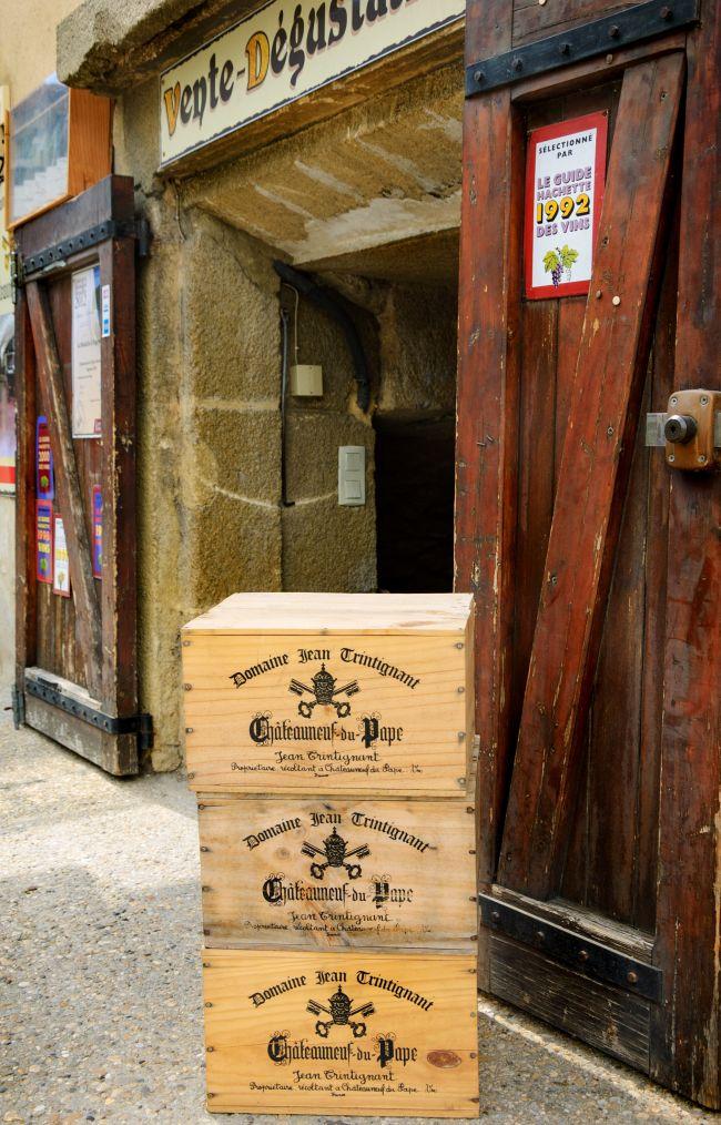 Bouteilles du célèbre vin Châteauneuf-du-Pape.