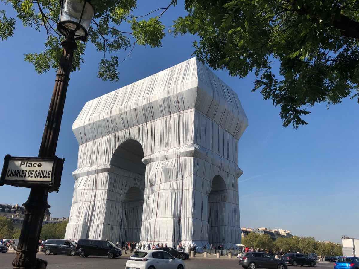 arc de triomphe paris emballé