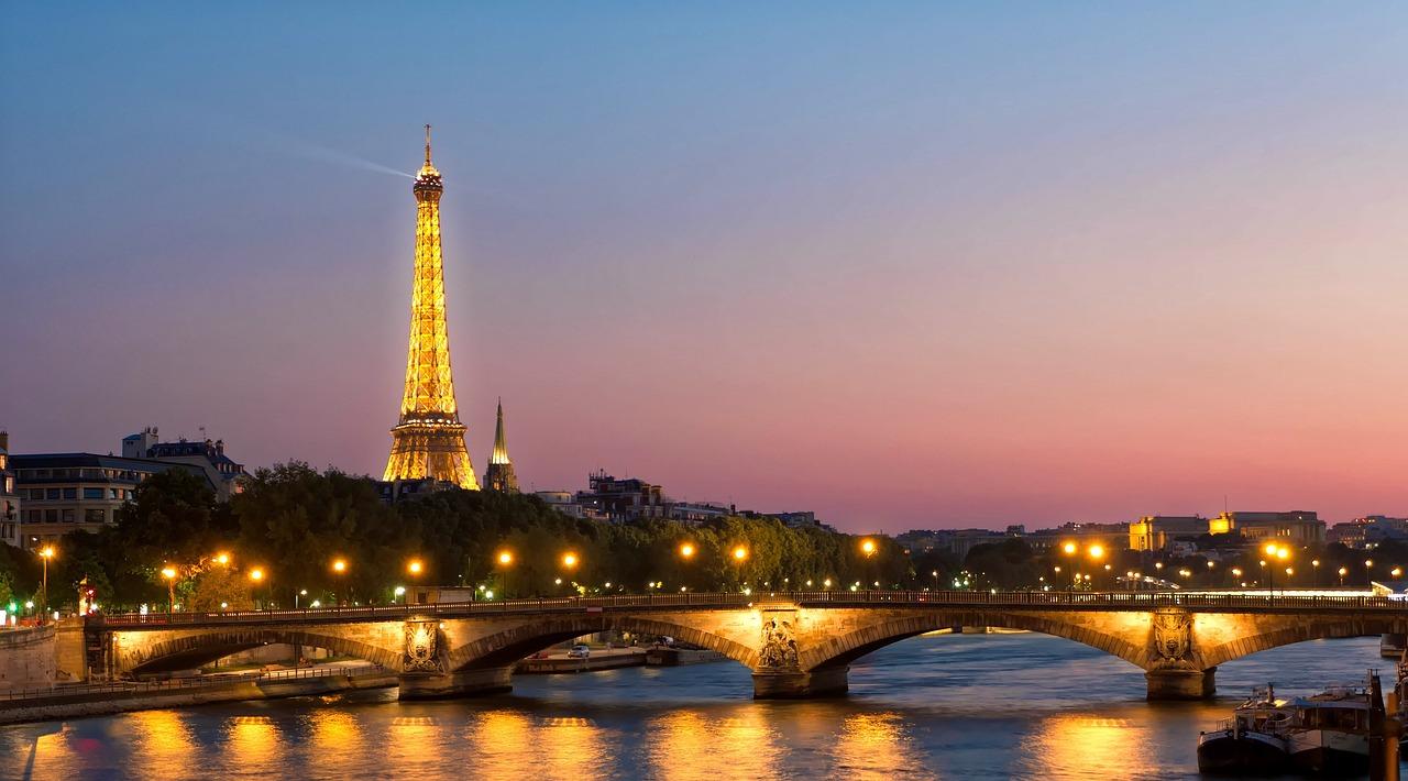 cosa fare a parigi di notte