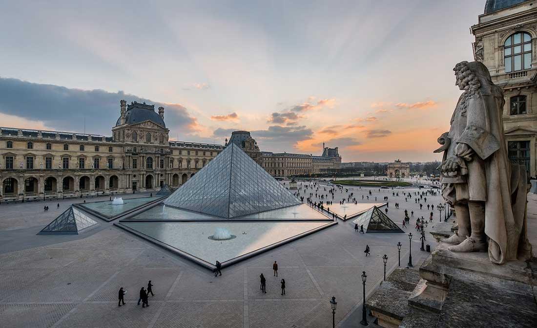 musées de paris pyramide