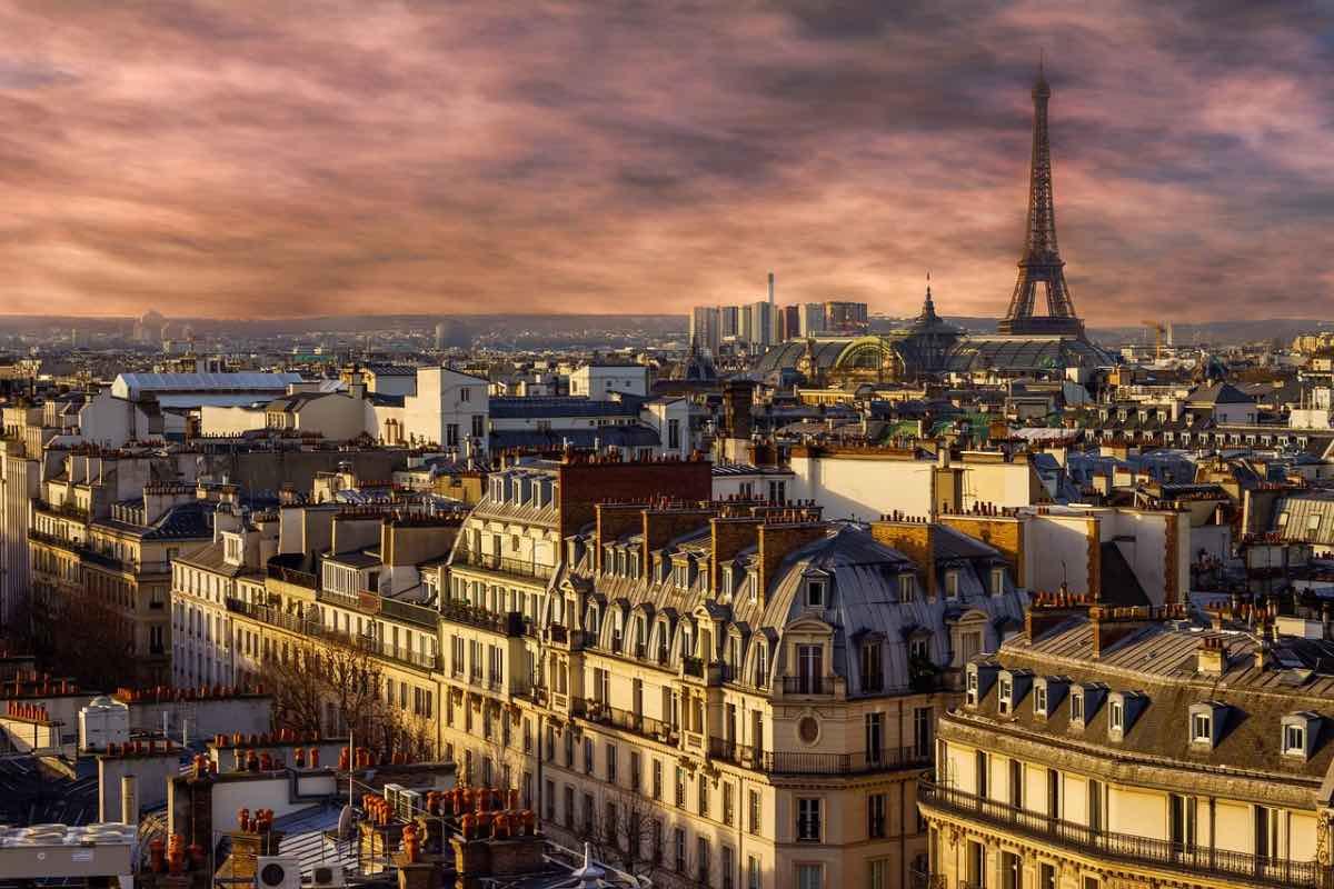 cosa non fare a parigi torre eiffel
