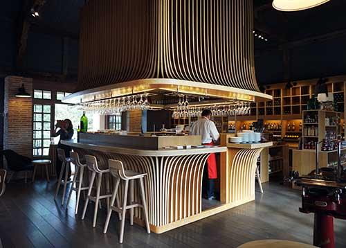 Le joli bar de l'hôtel