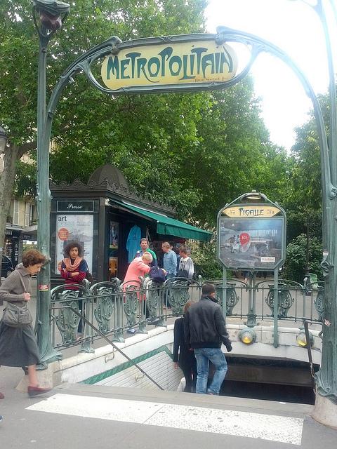 La station de métro Pigalle, épicentre de la région