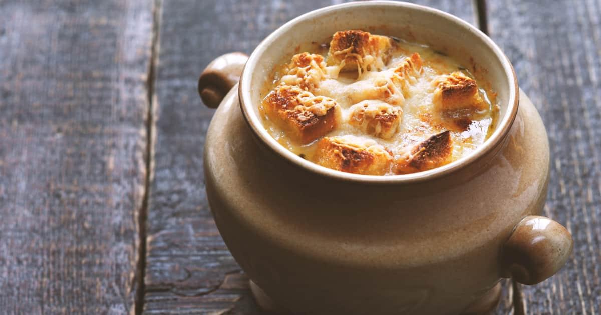 Soupe à l'oignon : recette française célèbre