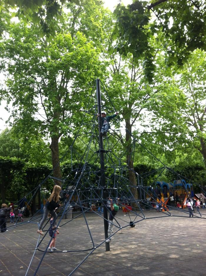 Jouet au Jardin du Luxembourg, à Paris