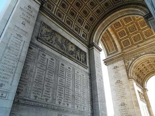Intérieur de l'Arc de Triomphe. Despi Ross sur Flickr