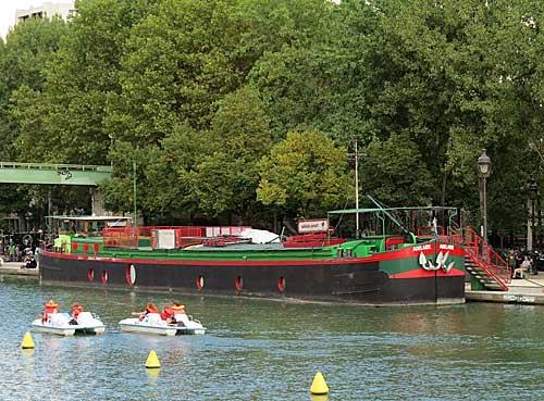 Canal Saint Martin, pédalos