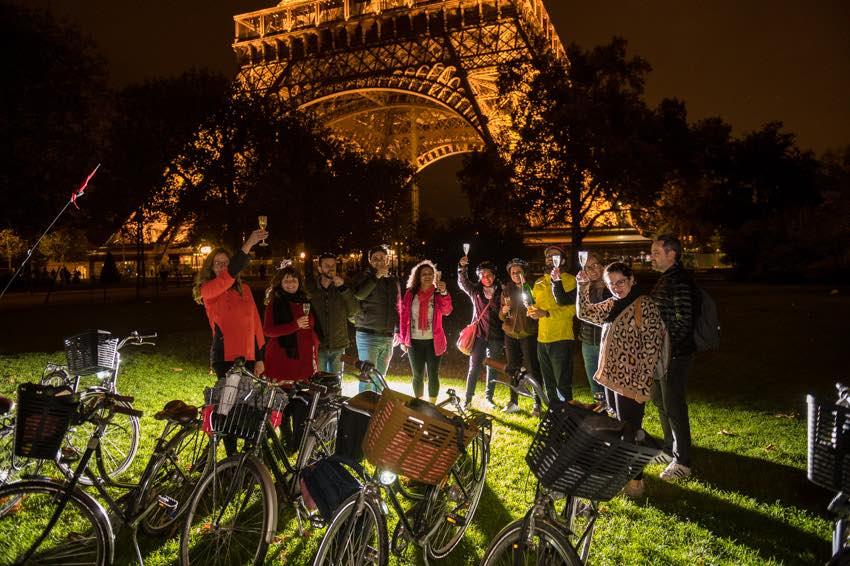 promenade de nuit à Paris à vélo tour eiffel