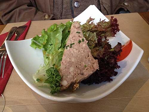 Terrine de canard servie en entrée