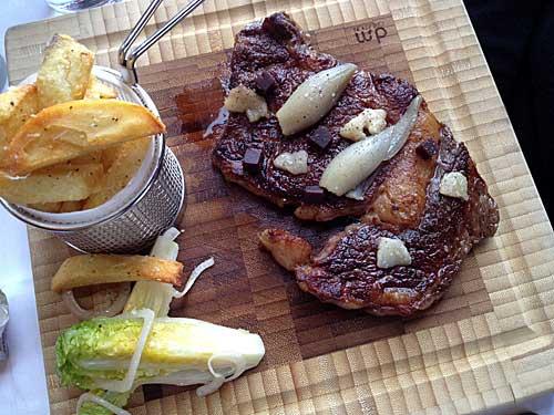 Viande tendre avec un goût légèrement fumé