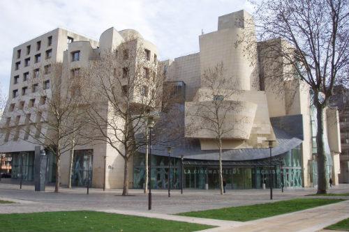 Le bâtiment de la Cinémathèque Française conçu par l'architecte Frank Gehry (photo : Ewan Munro sur Flickr)