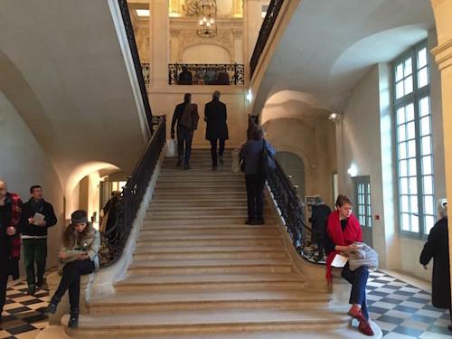 L'imposant escalier principal