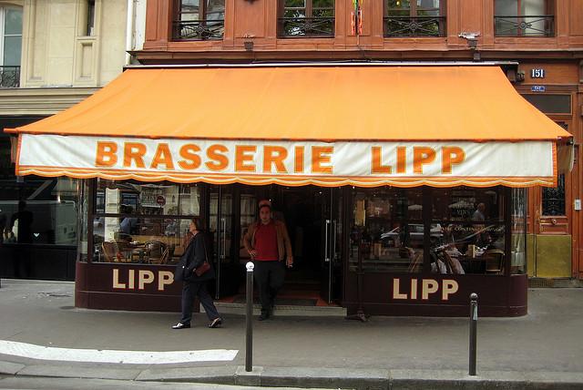 Façade de la Brasserie Lipp, sur le Boulevard Saint-Germain.
