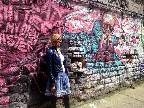 Fernanda Hinke lors de notre Circuit Street Art à Paris