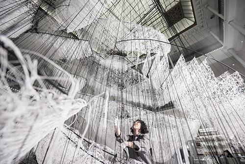 Exposition Chiharu Shiota au Bon Marché
