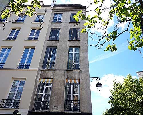 Faux fenêtres, à côté du Centre Pompidou