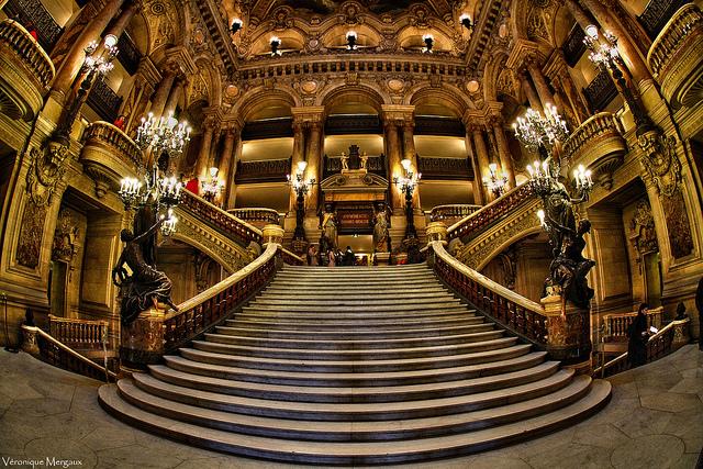 Les escaliers de l'Opéra Garnier à Paris