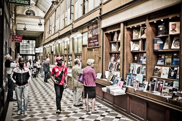 Le Passage Jouffroy se trouve en face du Passage des Panoramas et abrite le Musée de cire Grévin.