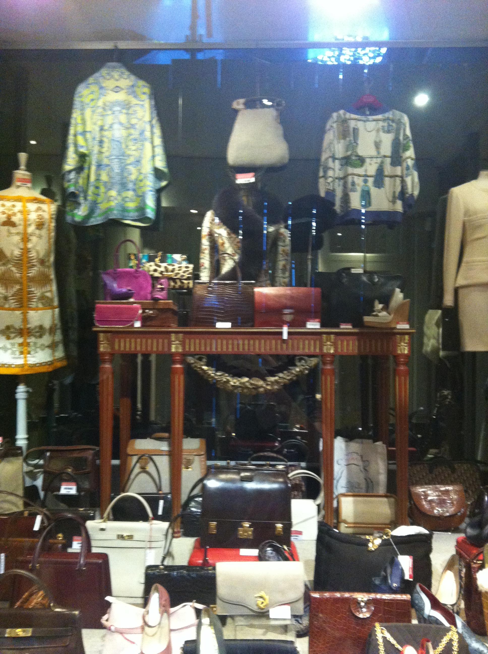 Vitrine de la boutique de Didier Ludot