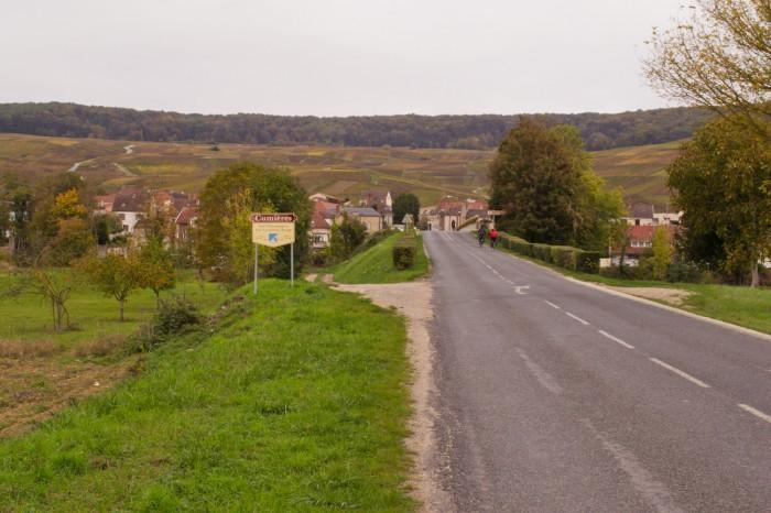 Route partagée entre voitures et vélos sur le trajet entre Dormans et Reims