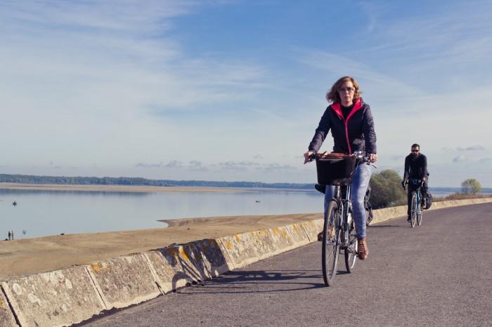 La piste cyclable qui entoure le Lac du Der