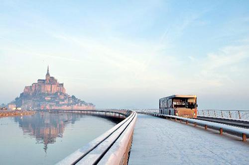 Bus circulant par la passerelle