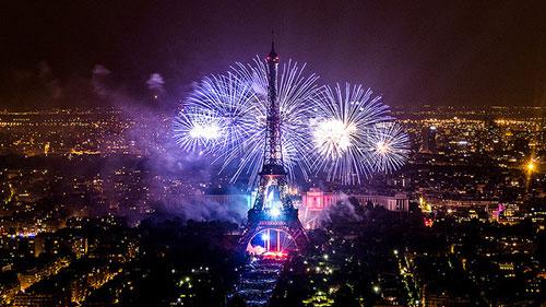 Feux d'artifice depuis la Tour Montparnasse. Yann Caradec sur Flickr