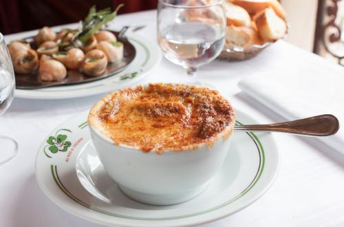 Soupe à l'oignon gratinée
