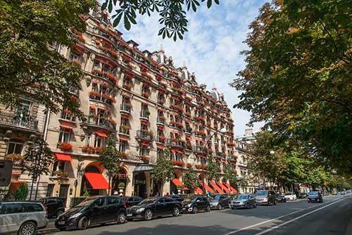 Avenue Montaigne, Lewis Liu / Shutterstock.com