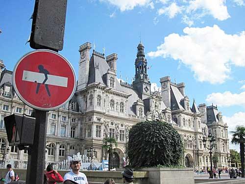 Clet à l'Hôtel de Ville