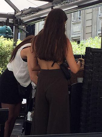 La Société. Photo prise par un ami enchanté par les serveurs