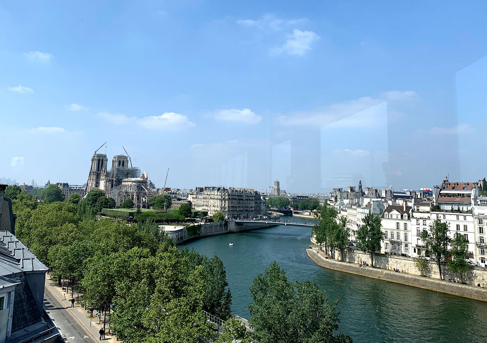 La célèbre vue du restaurant Tour d'Argent