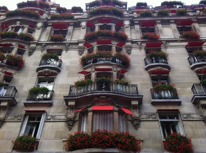 Hôtel Plaza Athénée sur l'Avenue Montaigne, à Paris