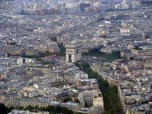 Paris et son Arc de Triomphe