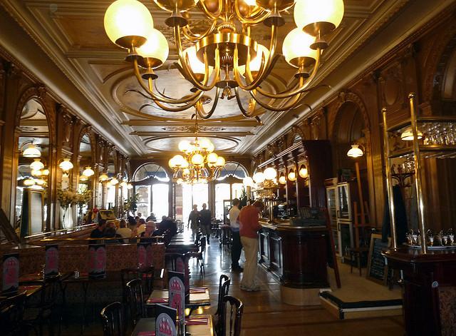 L'intérieur du Café de la Paix. Photo de Michael Clarke Stuff sur Flickr
