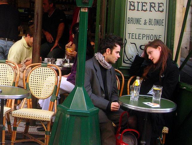 Le Petit Fer au Cheval, le café le plus célèbre du Marais. Photo de Gideon sur Flickr.