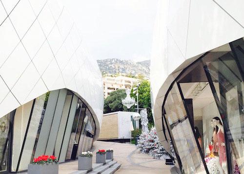 Nouvelle zone commerciale devant la Place du Casino. Mari et la Ville