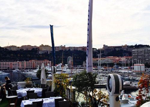 La Marée, restaurant avec vue sur le port. Mari et la Ville