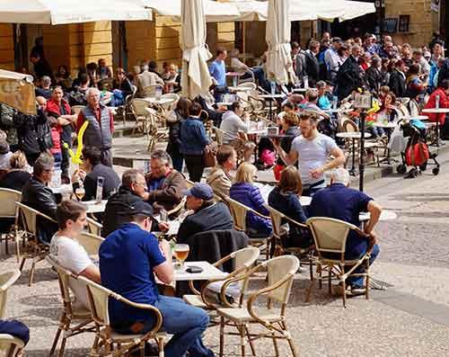 Sarlat, ses places et cafés