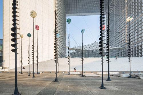 La Défense et au fond la Grande Arche. Crédits Defacto.