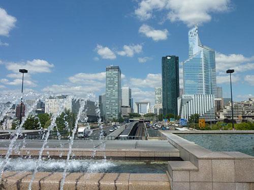 La Défense vue de loin