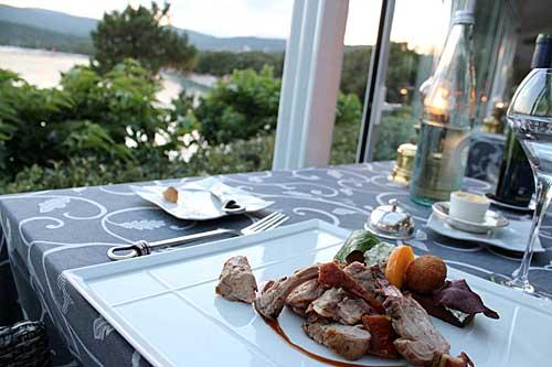 Restaurant gastronomique dans la Baie de Santa Giulia