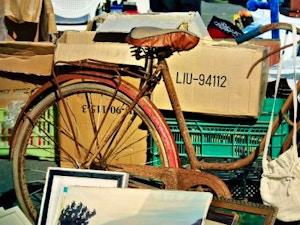 Marché-aux-puces-Paris-vélo