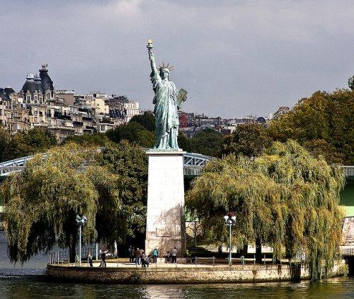 Découvrez la Statue de la Liberté à Paris