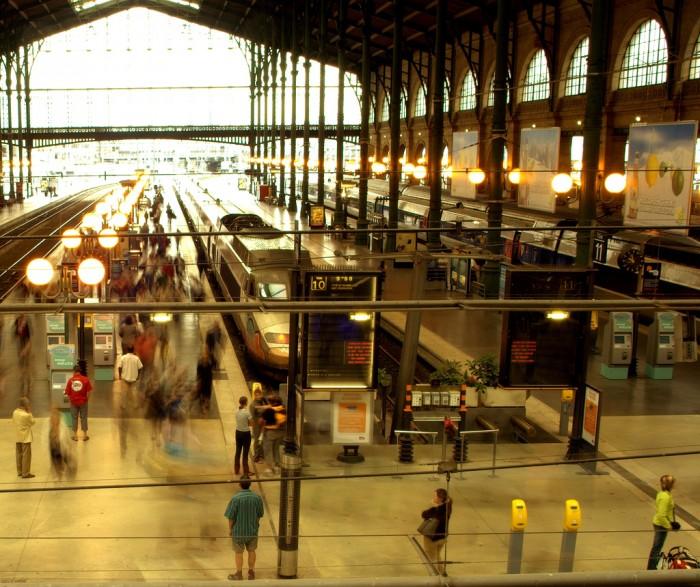 Deux gares ferroviaires à Paris : Gare du Nord et l'Eurostar, Gare de Lyon et le Train Bleu
