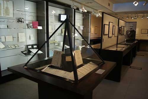 Musée des Lettres et Manuscrits - Ébauche du génie humain