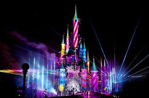 Eurodisney attire de plus en plus d'adultes