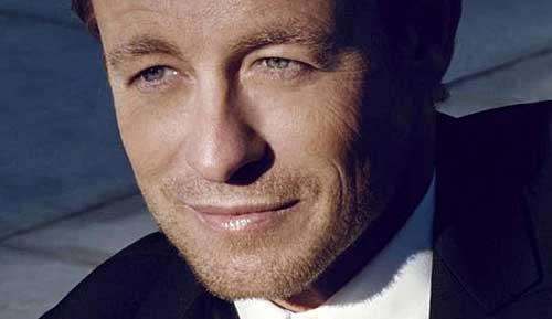 Simon Baker : nouvel ambassadeur du parfum de Givenchy
