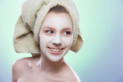 Masque facial nocturne : dormez et réveillez-vous plus jeune